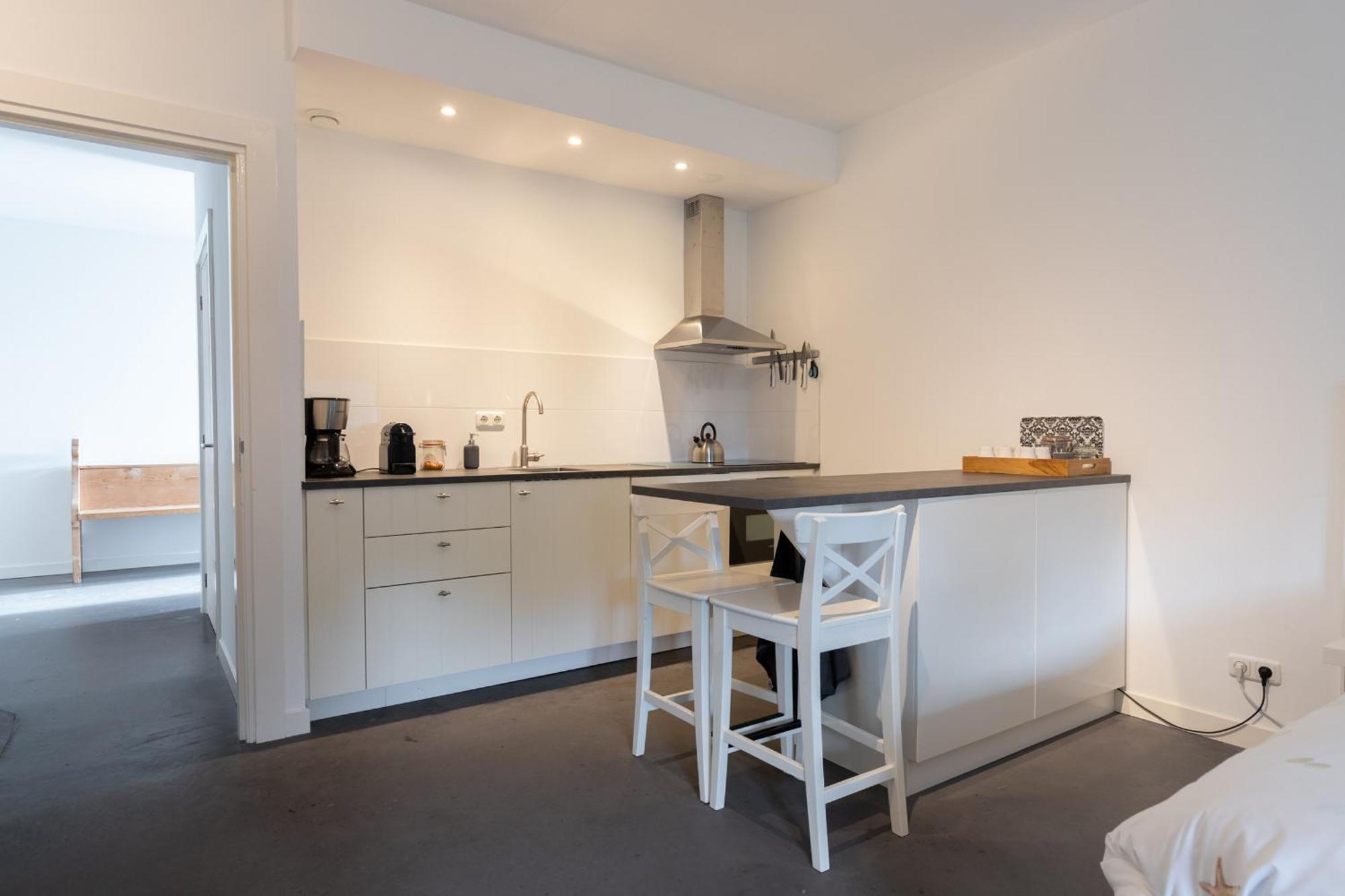 Iselmarpleats Comfortabele Studio Met Badkamer Gaast Exterior photo